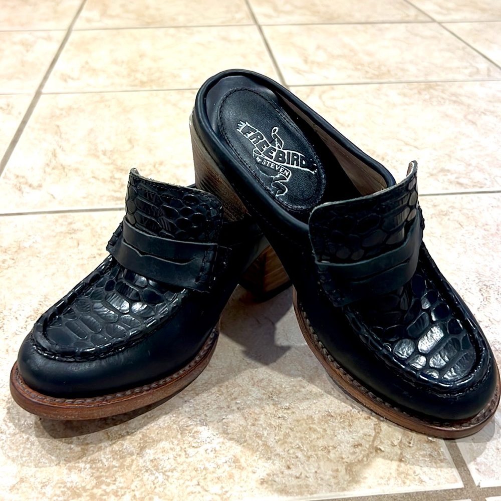Brand: Freebird by Steven. Style: Collins Size: 5